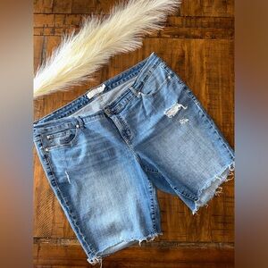 Torrid Size 22 Women’s Light Wash Bermuda Stretch Denim Shorts